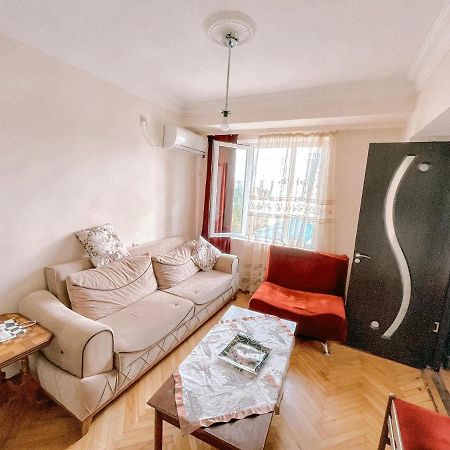 Naira Apartment Батуми Екстериор снимка
