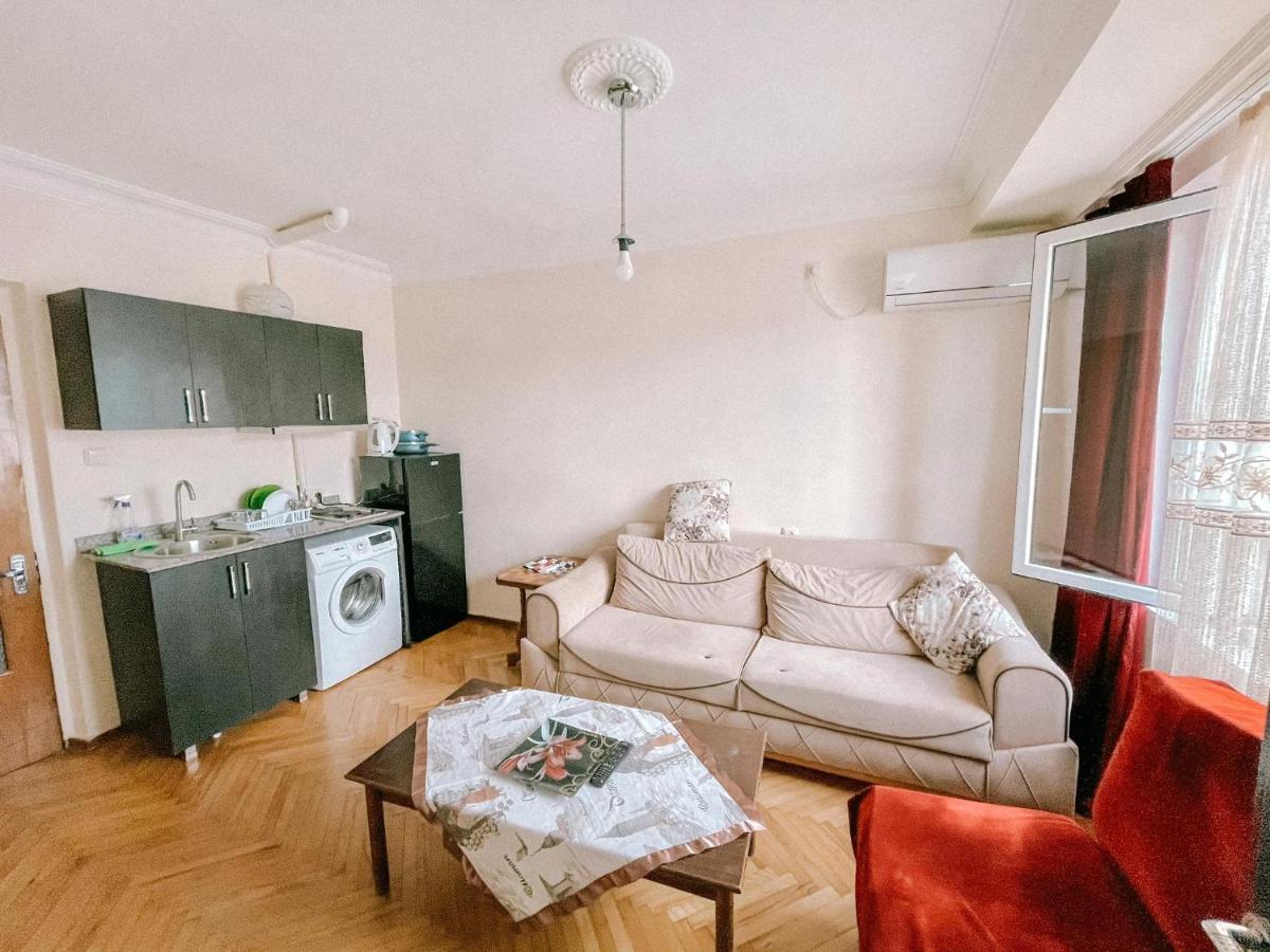 Naira Apartment Батуми Екстериор снимка